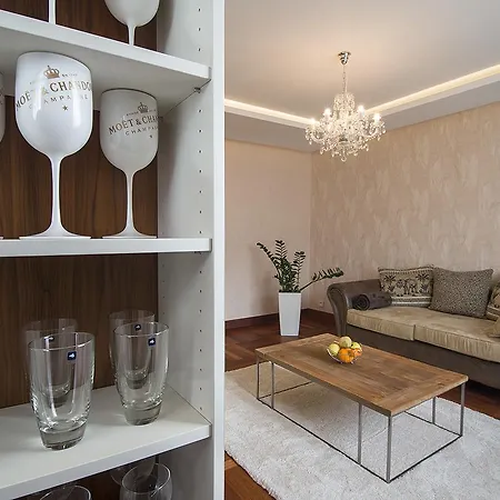 Vodarenska Apartment *